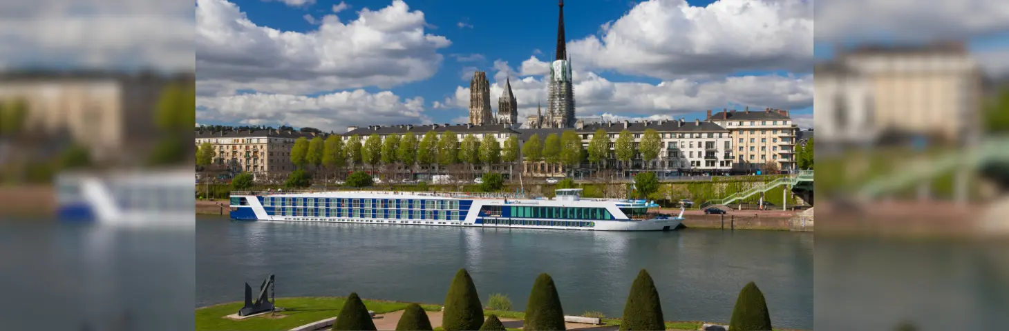 Image of AmaWaterways' LYRA vessel along the Seine