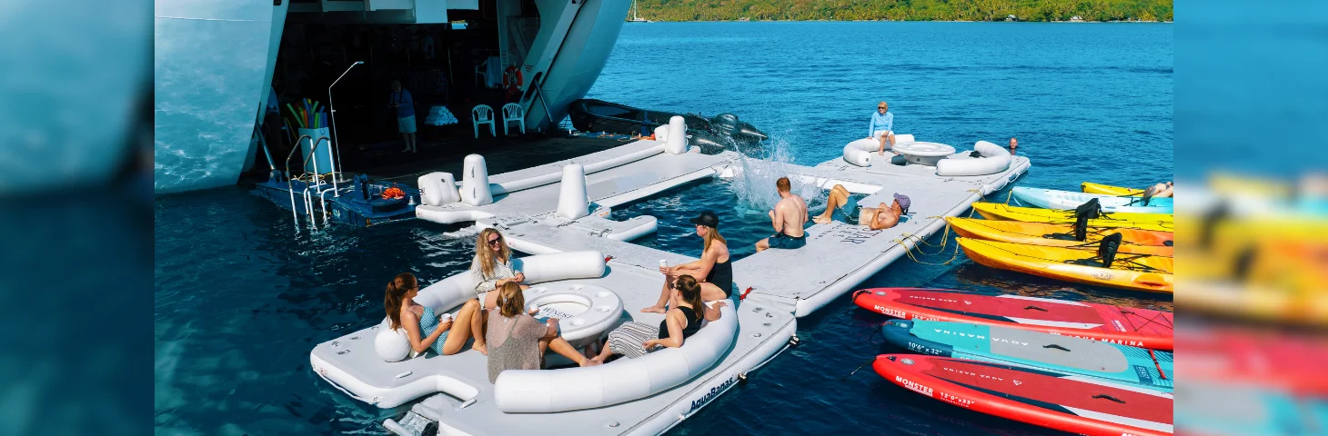 People enjoying on cruises 