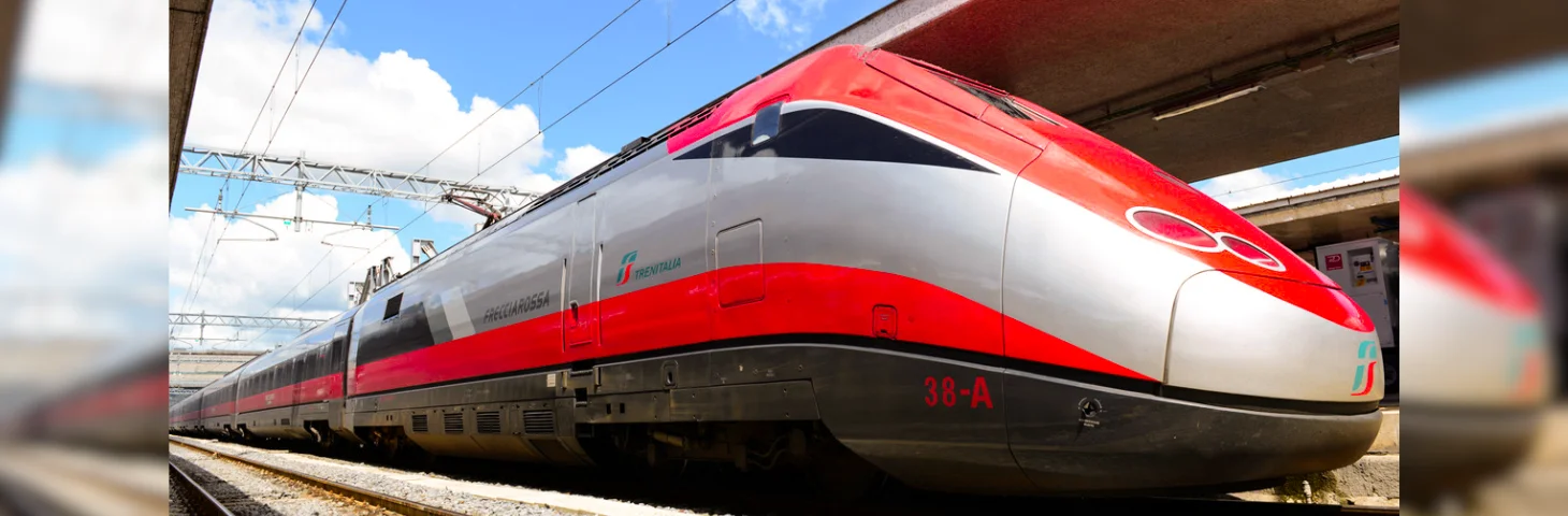 A Trenitalia Frecciarossa ETR 500 high-speed train, in the platform.