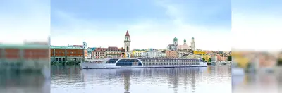 AmaMagna docked