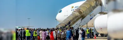 Air Zimbabwe plane with crowd upon relaunch in London