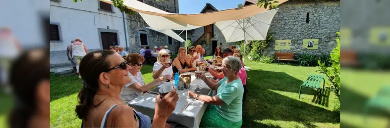 Solo travellers having lunch at Antica Locanda Roncaglia in Italy.