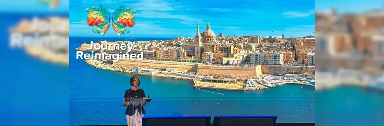 Julia Lo Bue-Said during her keynote speech at the Advantage Travel Partnership Conference