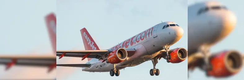 easyJet plane flying