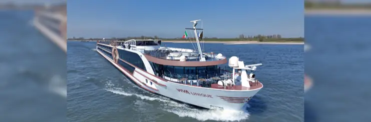 VIVA UNIQUE boat on river