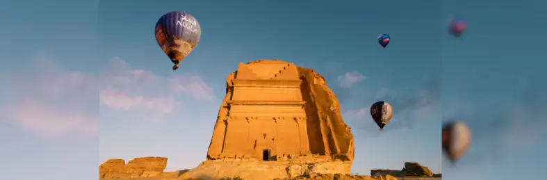 Image of hot air balloons over Hegra. 